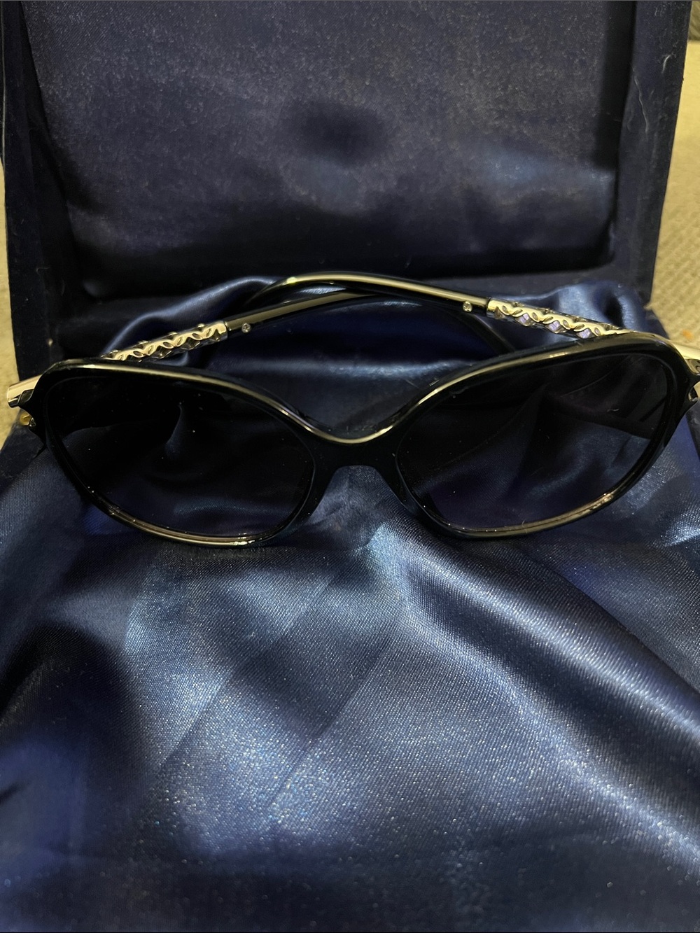 Locs Women’s Black and Silver Oversized Polarized Sunglasses